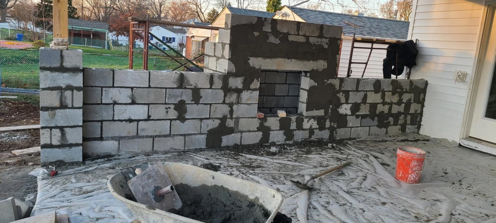 Block masonry being assembled in a covered outdoor area